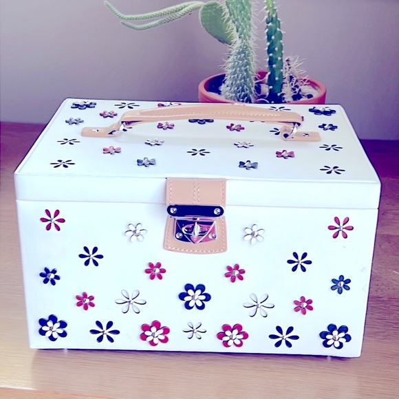 Wolf leather jewelry Box - Picture 3 of 16